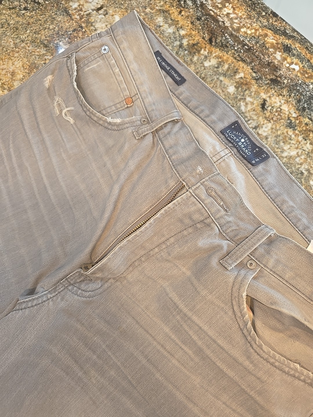 Wholesale Lot 17 Men&rsquo;s Jeans Mixed Sizes BKE, Levi&rsquo;s, Express & More Mid 2000s