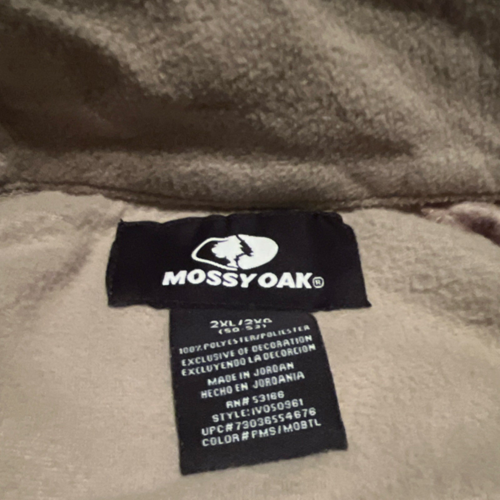 Wrangler 38×32 Jeans, Mossy Oak 2XL Pullover, Old Navy Sweater, Habit Jacket