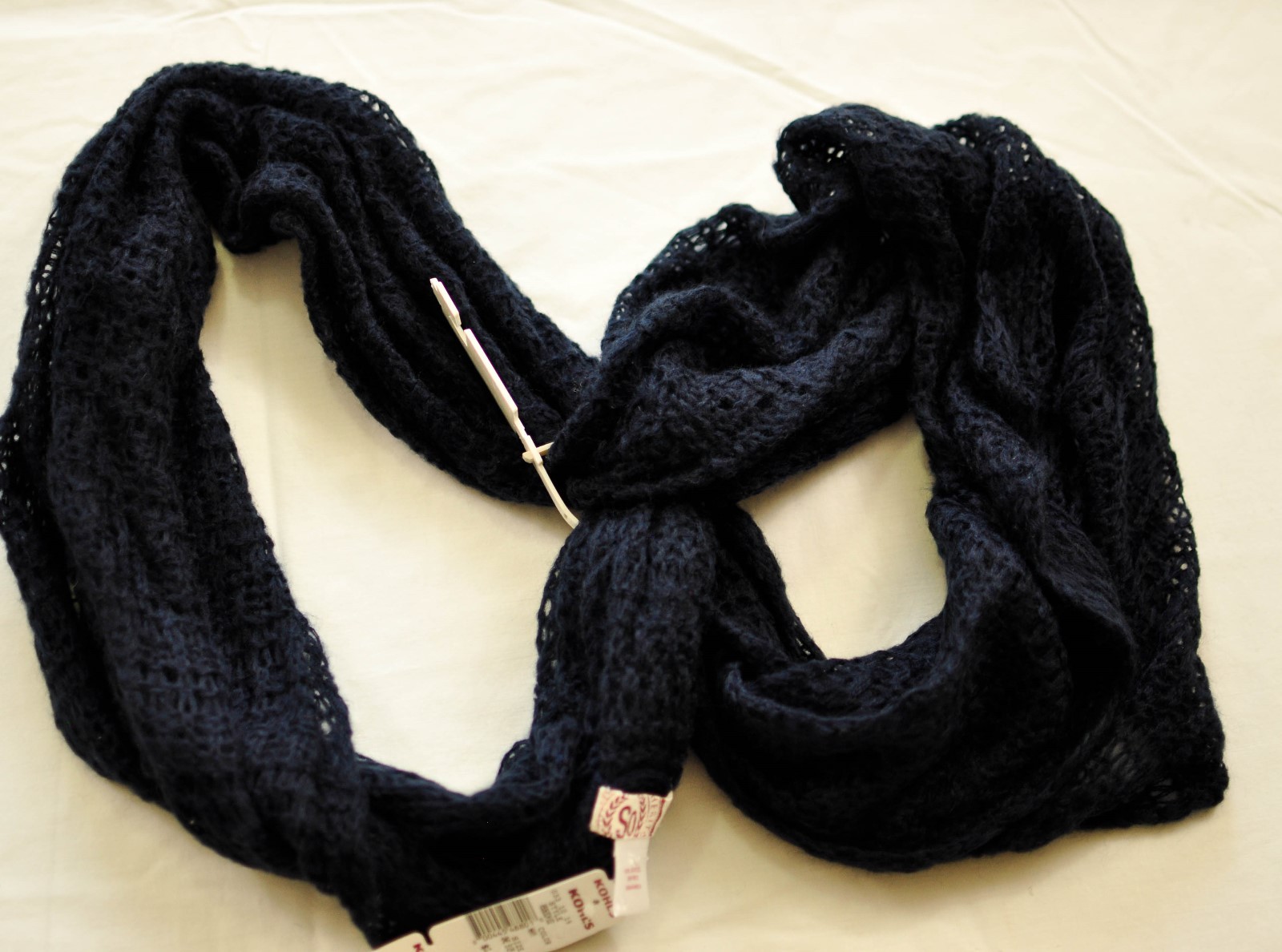 women&rsquo;s SO scarf loop design navy cool lightweight, very popular color brand new