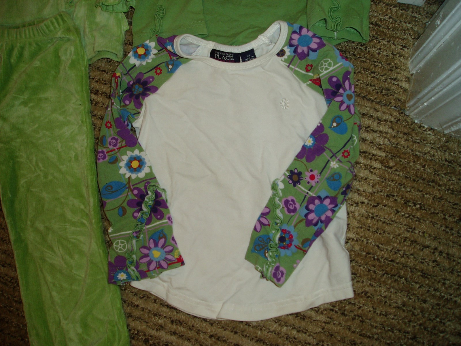 Girls Children&rsquo;s Place Set of 4 Pieces all matching, 3 shirts and 1 pant, Sz 4T