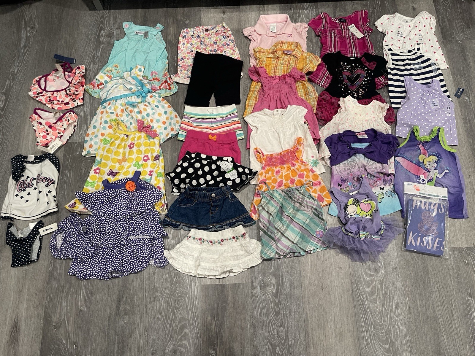 Lot Of Baby Girls Clothes Carter’s Etc Size 12 Months