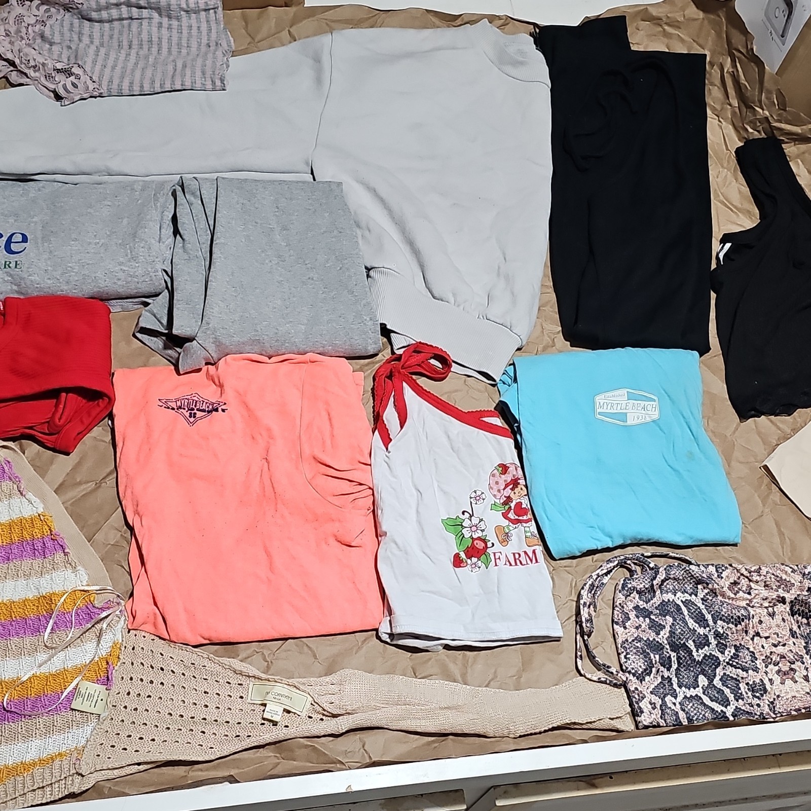 (17) Mix Clothing Lot Tops Shorts Sweatshirt Cotton Blend Mixed Pattern