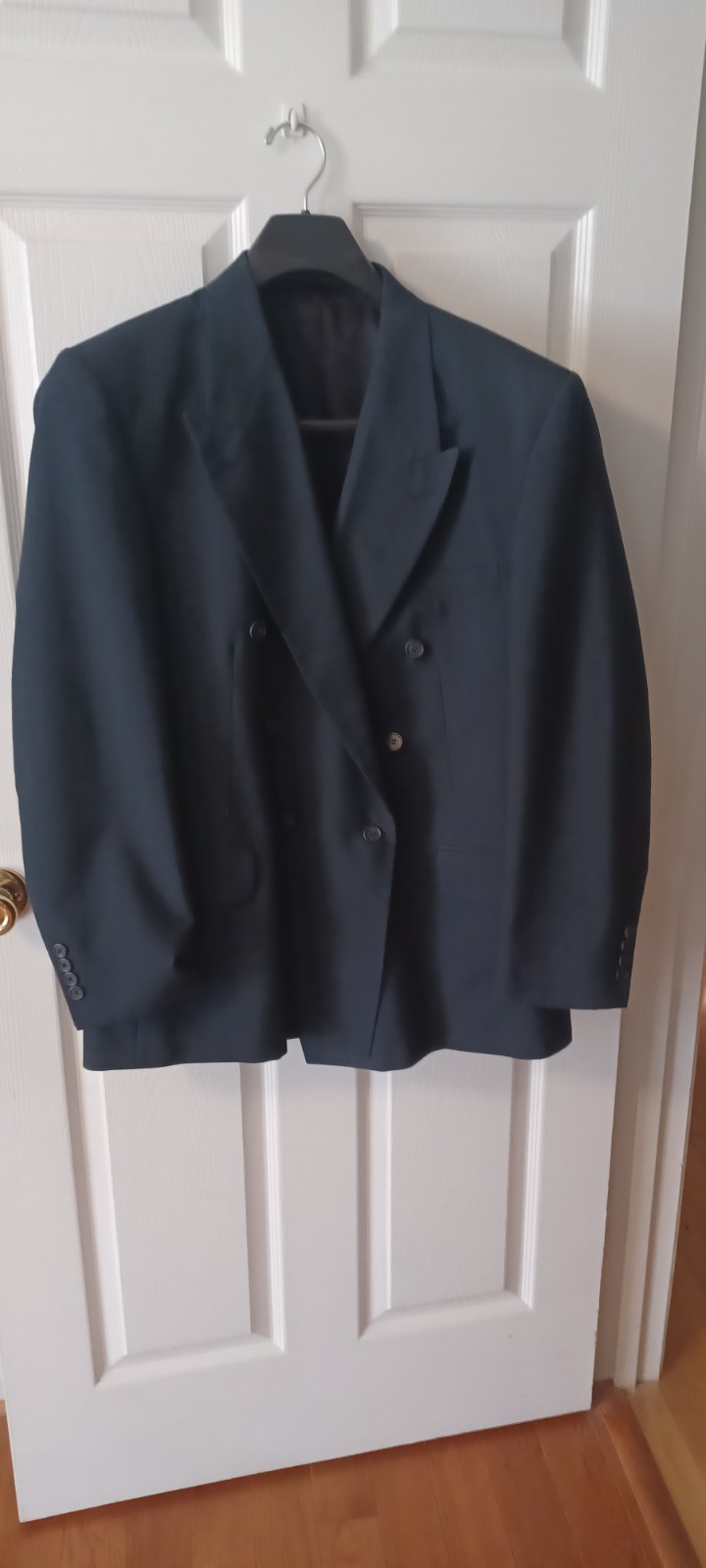 Mens clothes shirts XL, pants 38/32 40/32, jackets 42 long. Very good condition