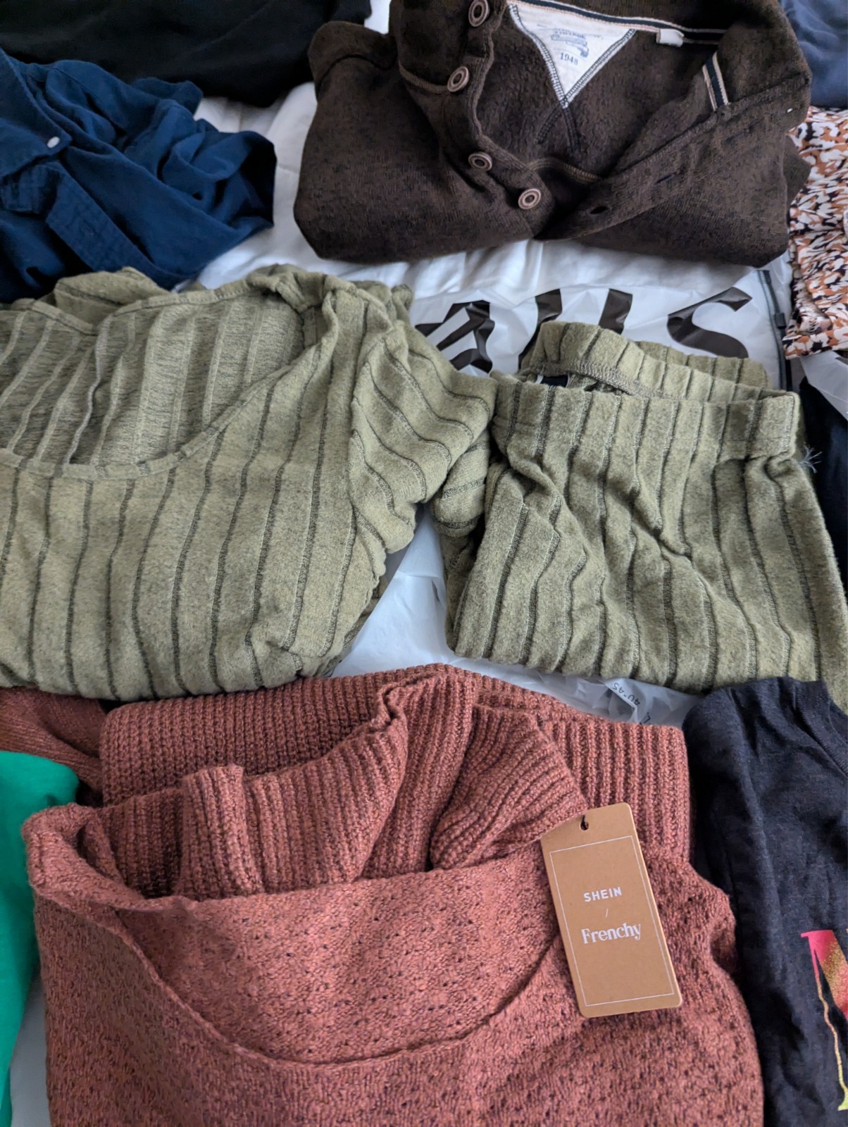 Unisex Clothing Lot Of 28 Mens Womens Mixed Reseller H&M, Untuckit, Polo