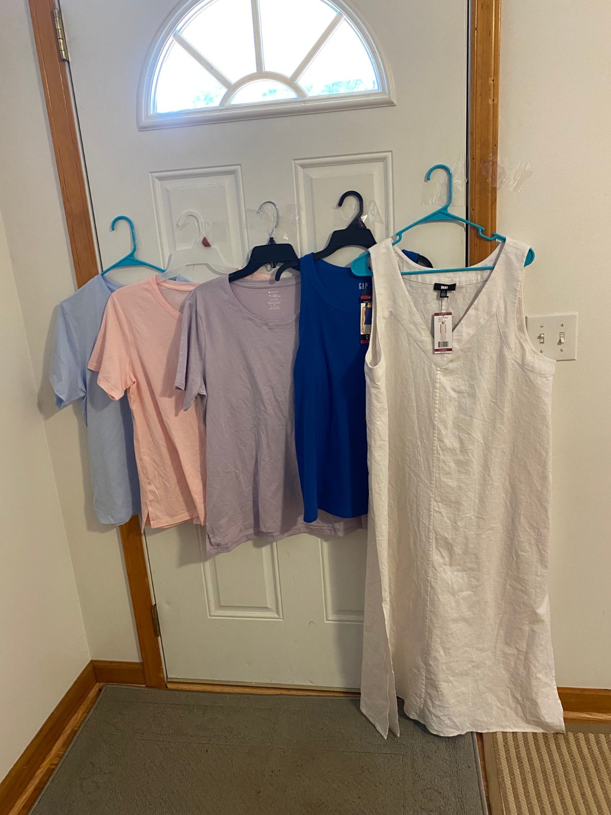 BRAND NEW LOT OF 5 WOMEN&rsquo;S SIZE XL CLOTHING
