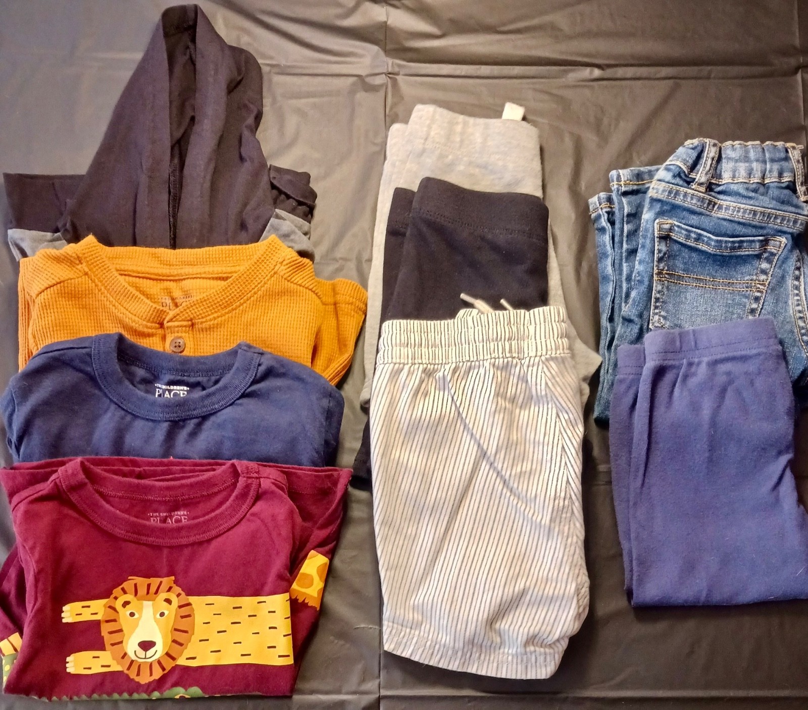 Lot of 9 toddler boys’ clothes, 18m-24m The Children’s Place, Old Navy, Carter’s