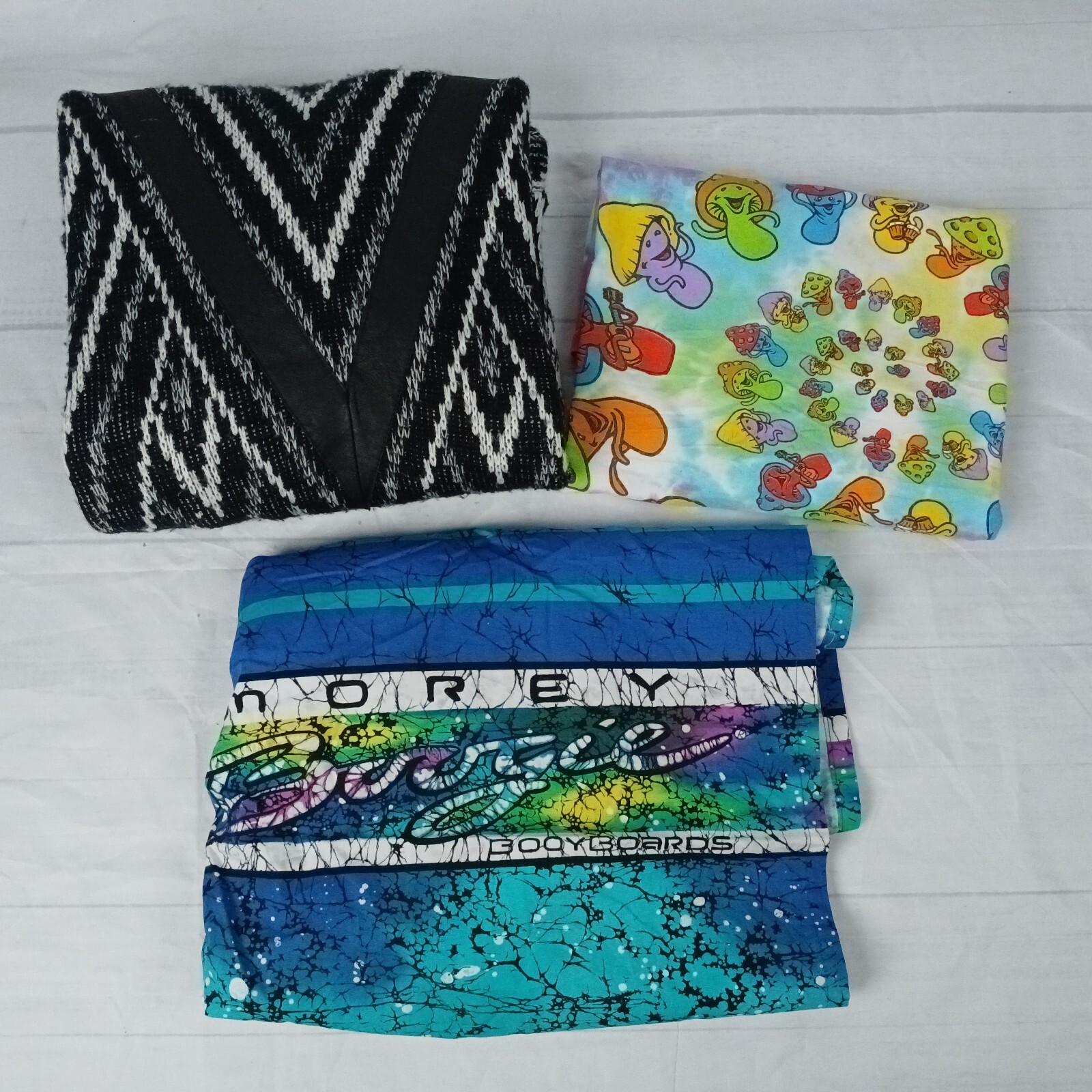 Lot of 3 pcs Mix Men Clothes Short, T-Shirt, Sweatshirt ,Size:XL, 2XL, XL