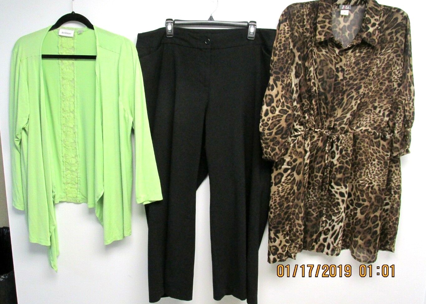 WOMAN&rsquo;S PLUS SIZE 22/24 (2X-3X) CLOTHING LOT INCLUDING LANE BRYANT AND MORE