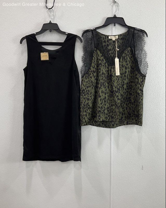 NWT Assorted Women Multi Items Size Large (2) Love Stitch & Jayne Boutique