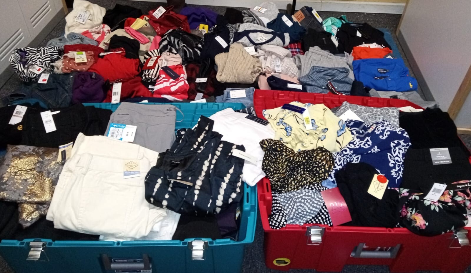***HUMONGOUS New Clothing Lot*** Express, Banana Republic, Ralph Lauren +++