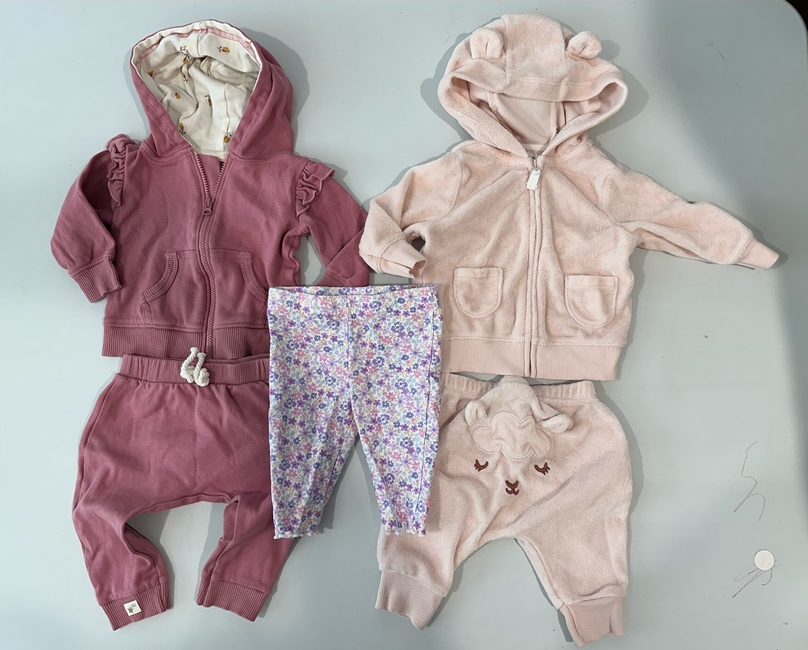 Carter&rsquo;s / Gerber Baby Girl 0-3M Clothing Lot Sleepers Bodysuits Floral/Hearts