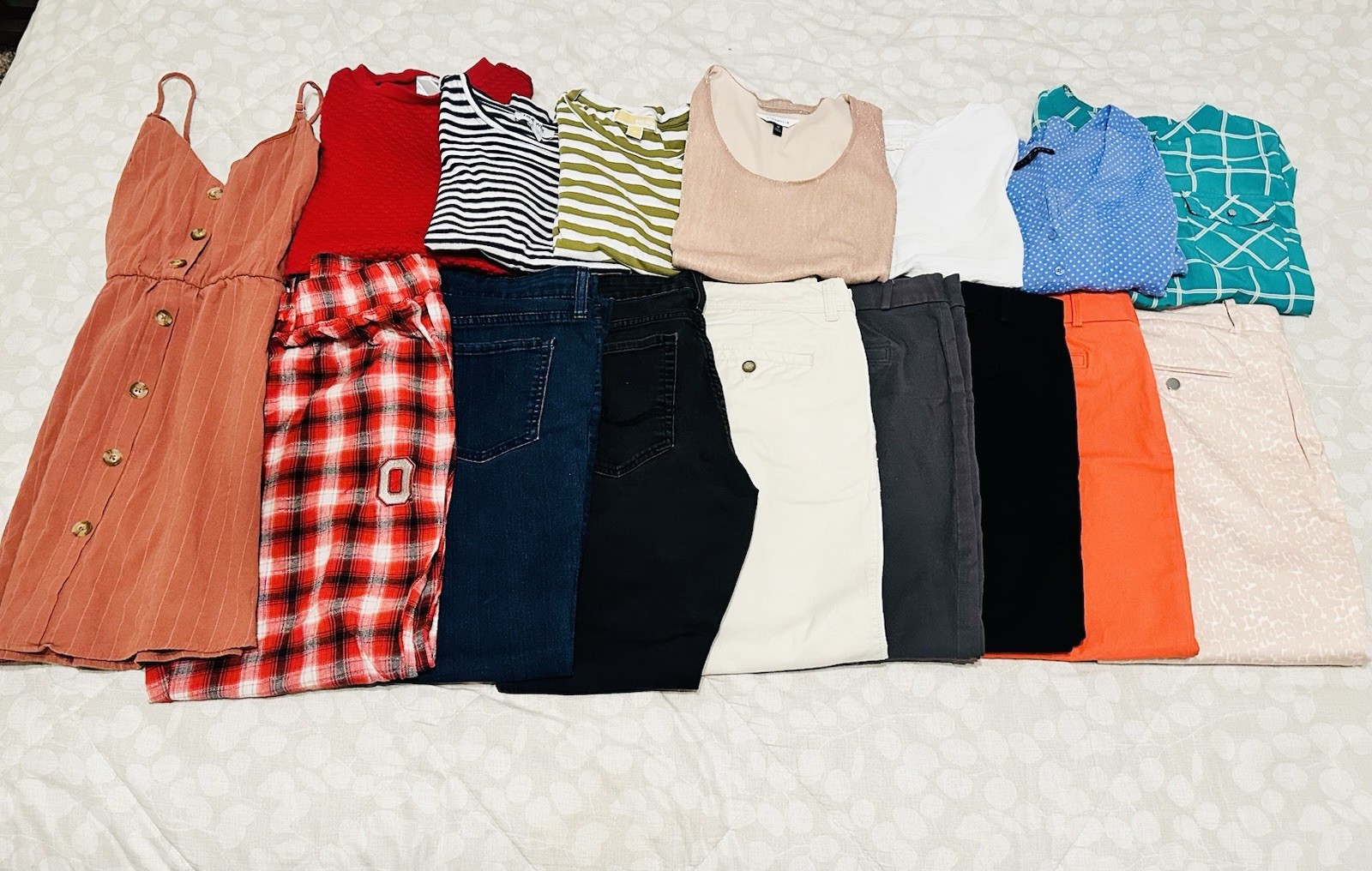 Assorted Women’s Clothing Bundle – Mixed Colors Size Medium