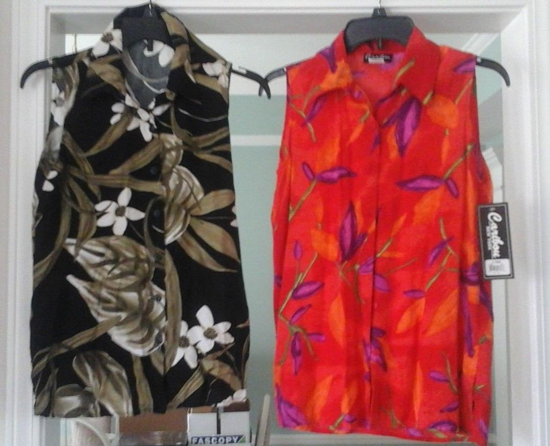 TWO CARBON NY SLEEVELESS HAWAIIAN STYLE SHIRTS ONE WITH TAGS SMALL AND MEDIUM