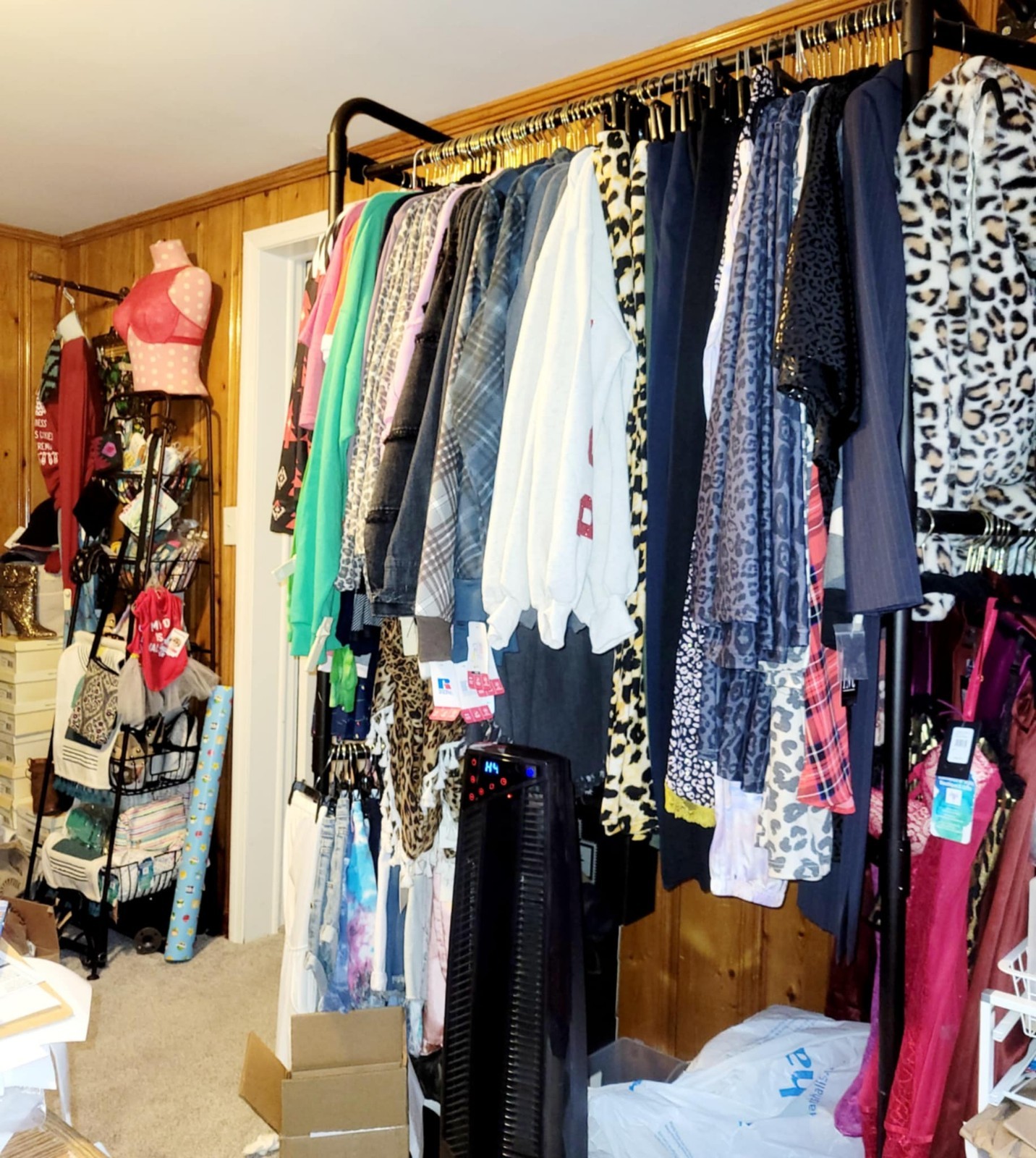JUNIOR&rsquo;S BOUTIQUE RESELL CLOTHING LOT~FALL~WINTER~S~M~L~XL~XXL~NEW ITEMS~GIFT