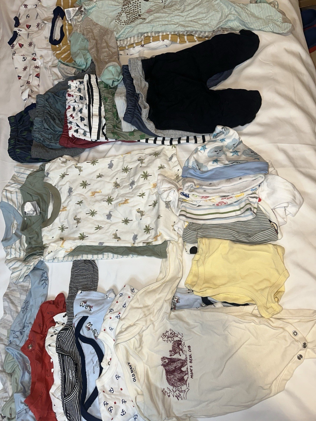 Ropa de bebé mixtiada