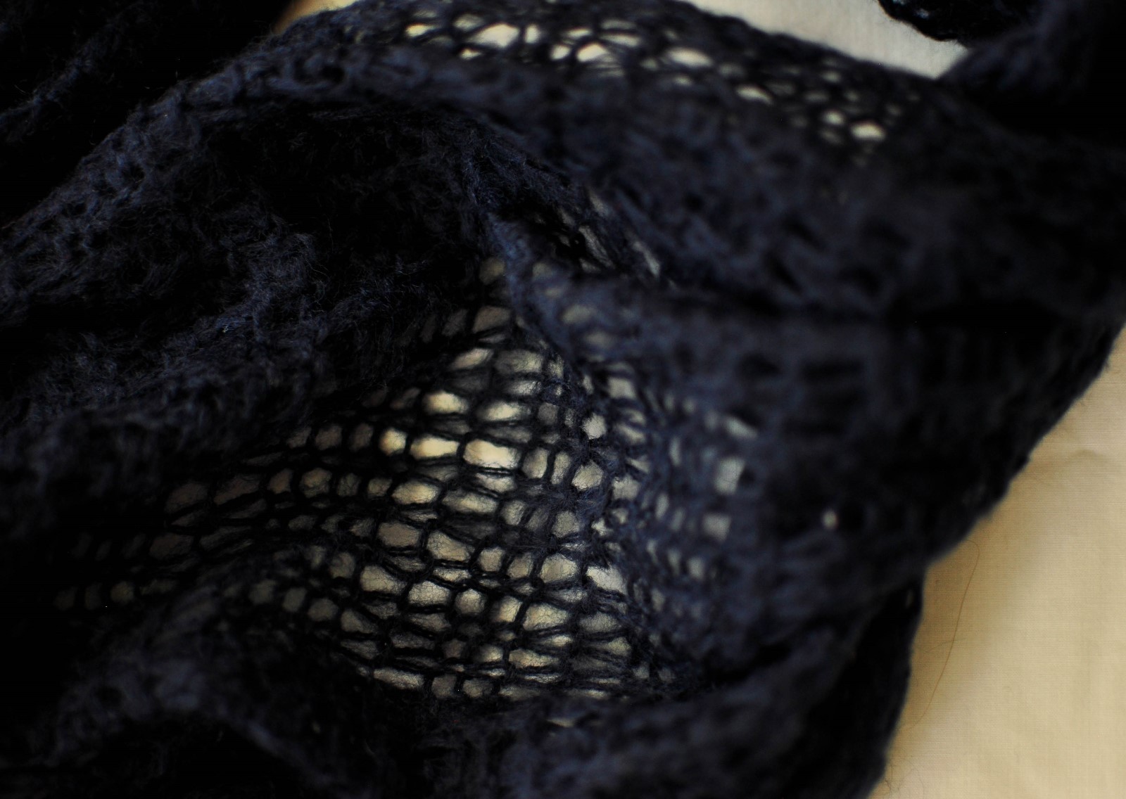 women&rsquo;s SO scarf loop design navy cool lightweight, very popular color brand new