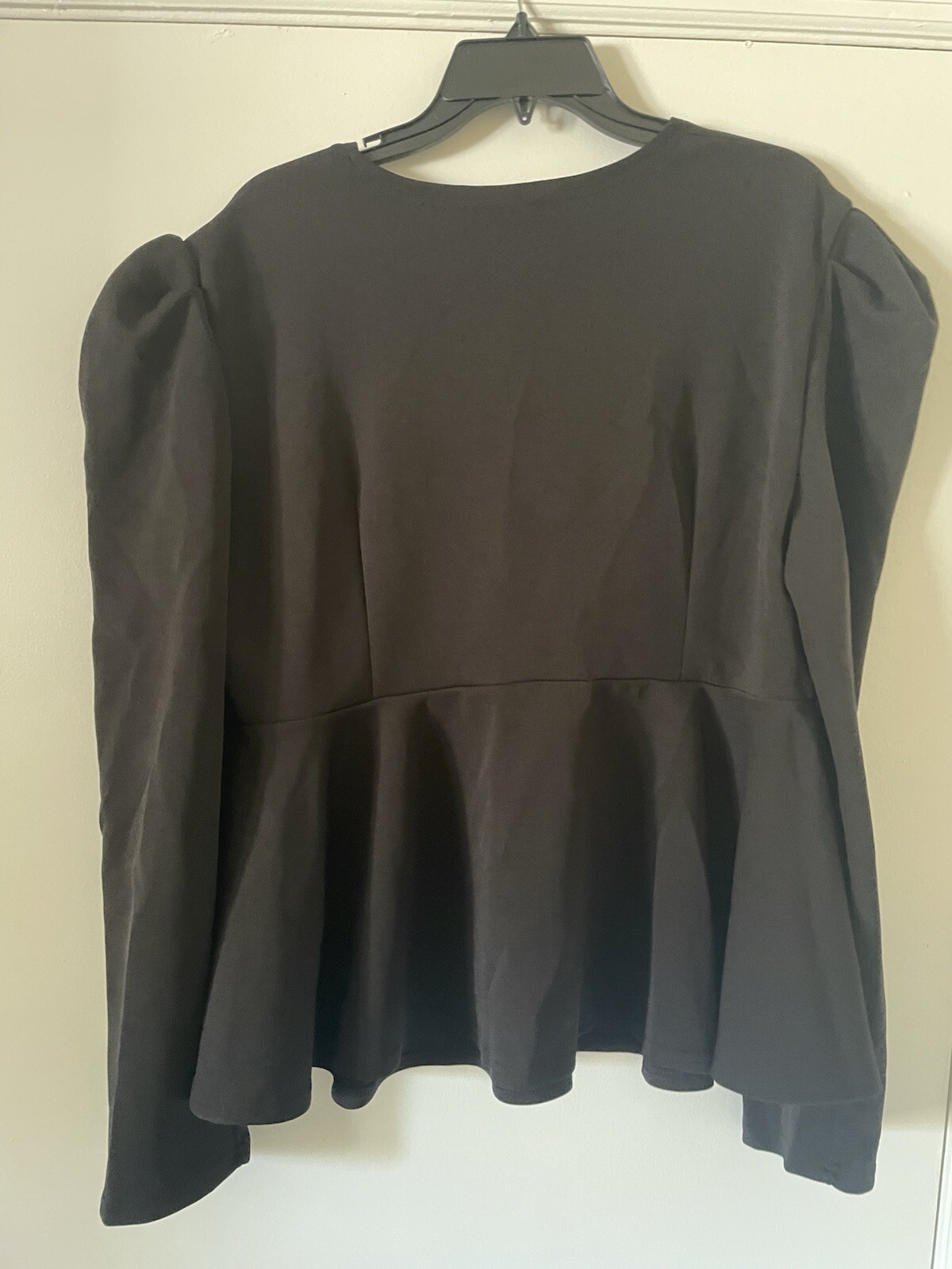 Mixed bulk clothing haul for woman’s (includes shirts, dresses etc) 200$+ value