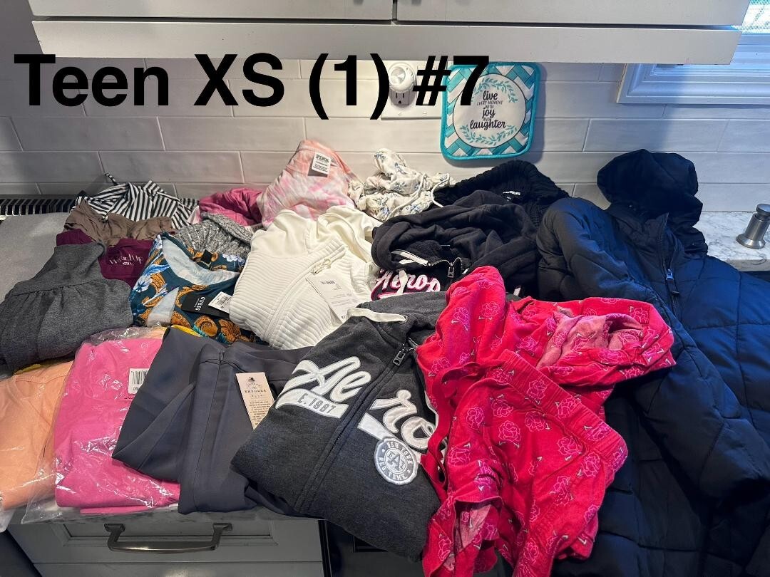 Girl teen fashion clothing lot sz XS (1) New & gently used 20 items coat hoodies