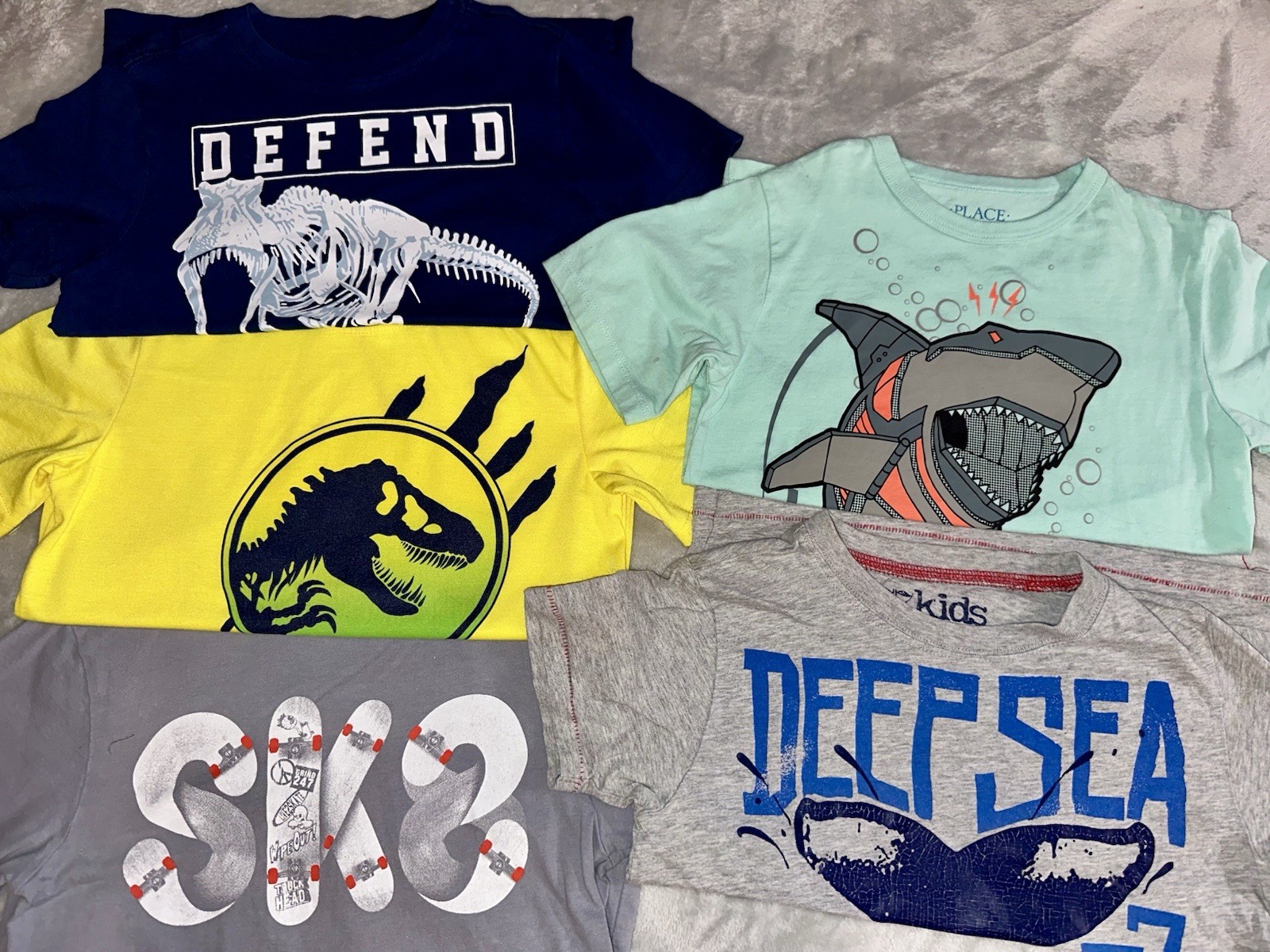 Boys Graphic T-Shirts Size 5/5-6 lot of 5 Childrens Place 77kids Crazy8 Dino