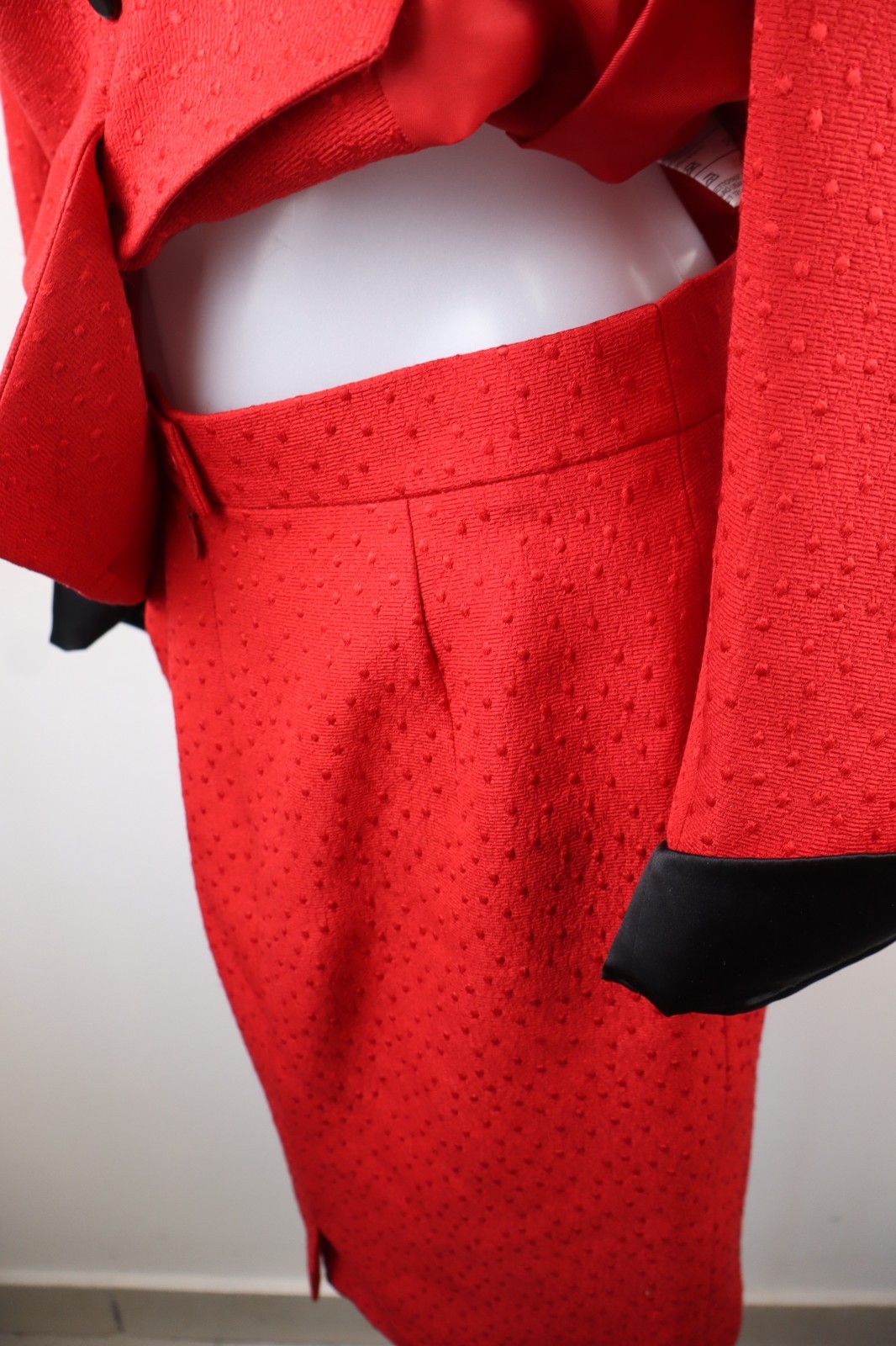 LOUIS FARAUD 2-Piece Suit Set Womens Size 40 Wool Silk Red V-Neck Blazer Skirt