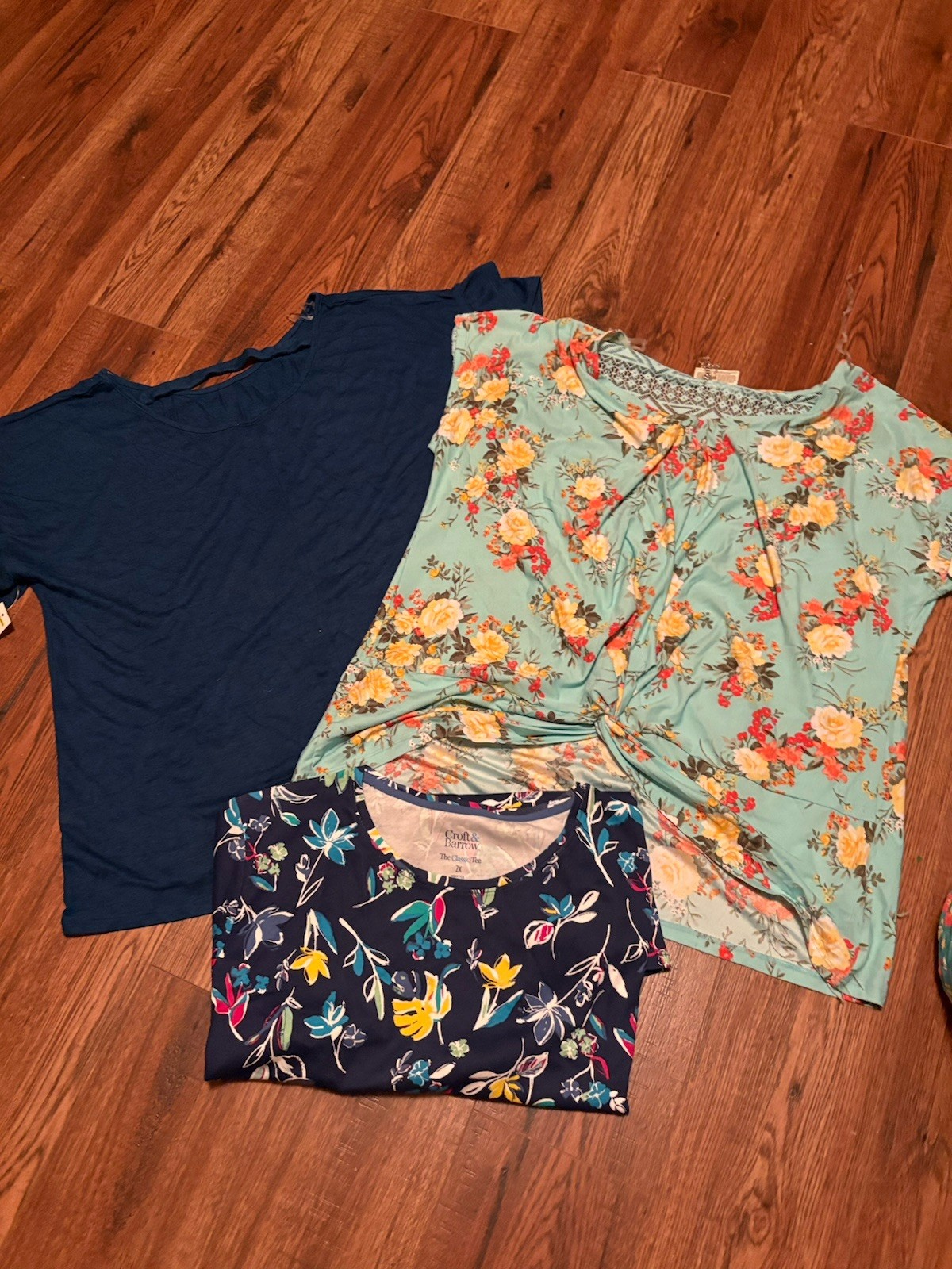 Lot of 3 Womens Sz 2XL Tops: 1 Teal floral, 1 Dark Blue Floral, Blue Ruffle SS