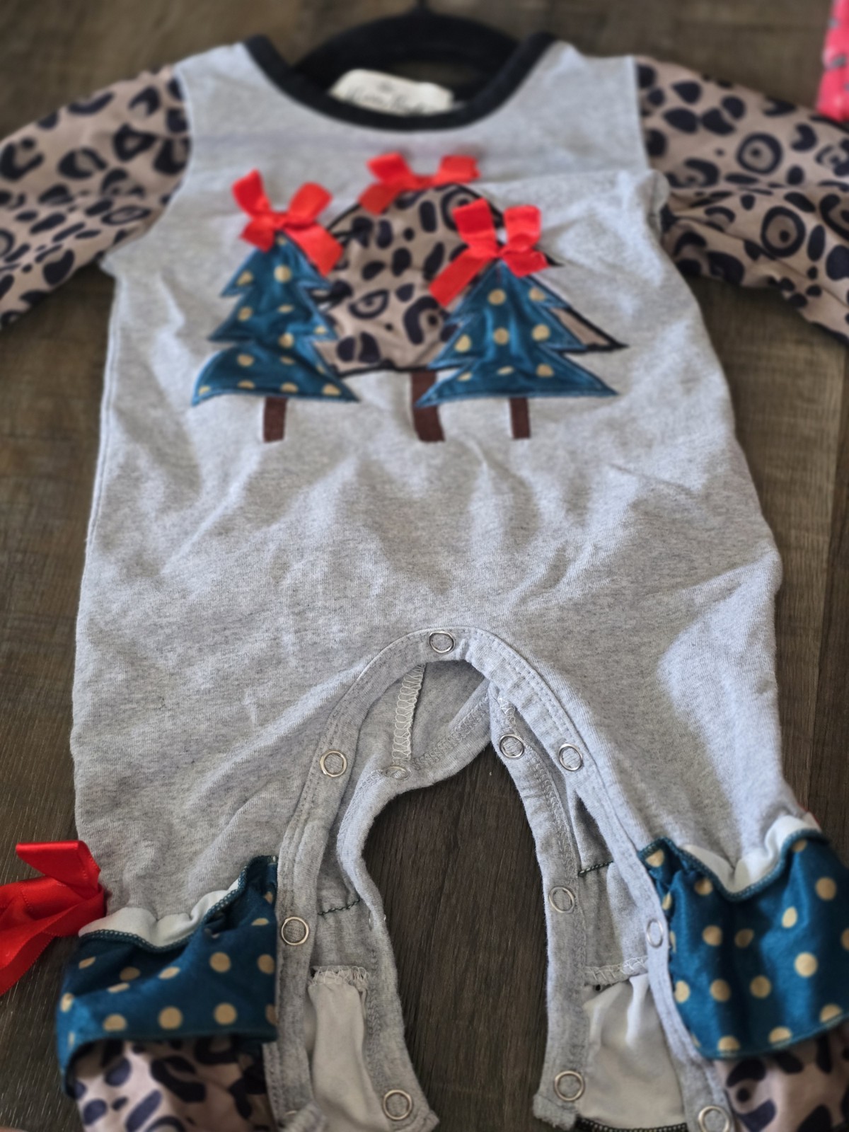Lot of newborn to 0-3 month girl clothes 7 pj&rsquo;s and 5 outfits