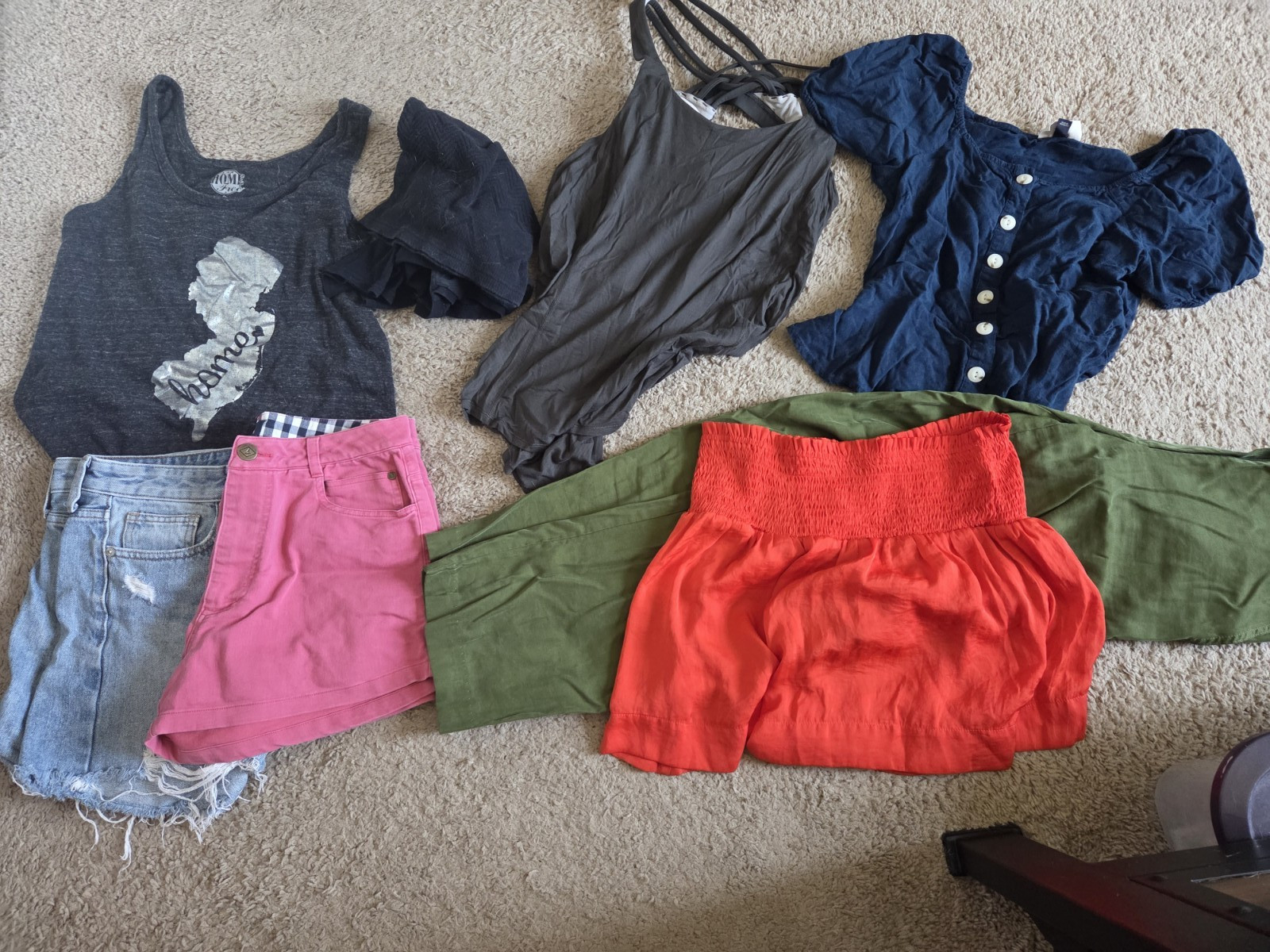 Women&rsquo;s Clothing Mixed Lot – 2 shorts, 1 skirt, 1 pant, 4 shirts