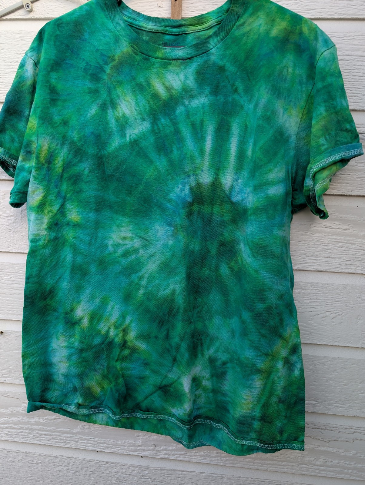 Tie dye Gildan Tshirt size L TD111
