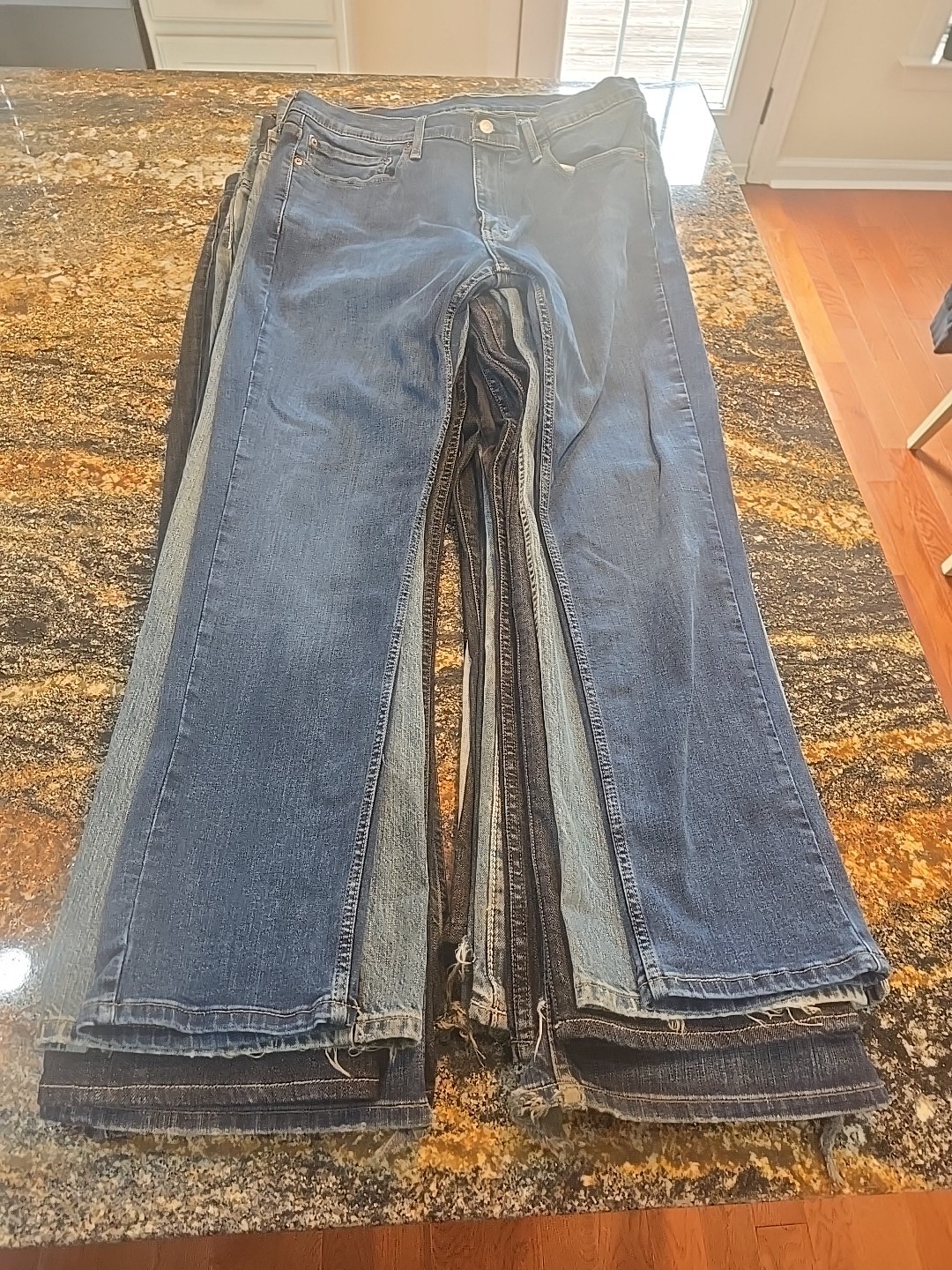 Wholesale Lot 17 Men&rsquo;s Jeans Mixed Sizes BKE, Levi&rsquo;s, Express & More Mid 2000s