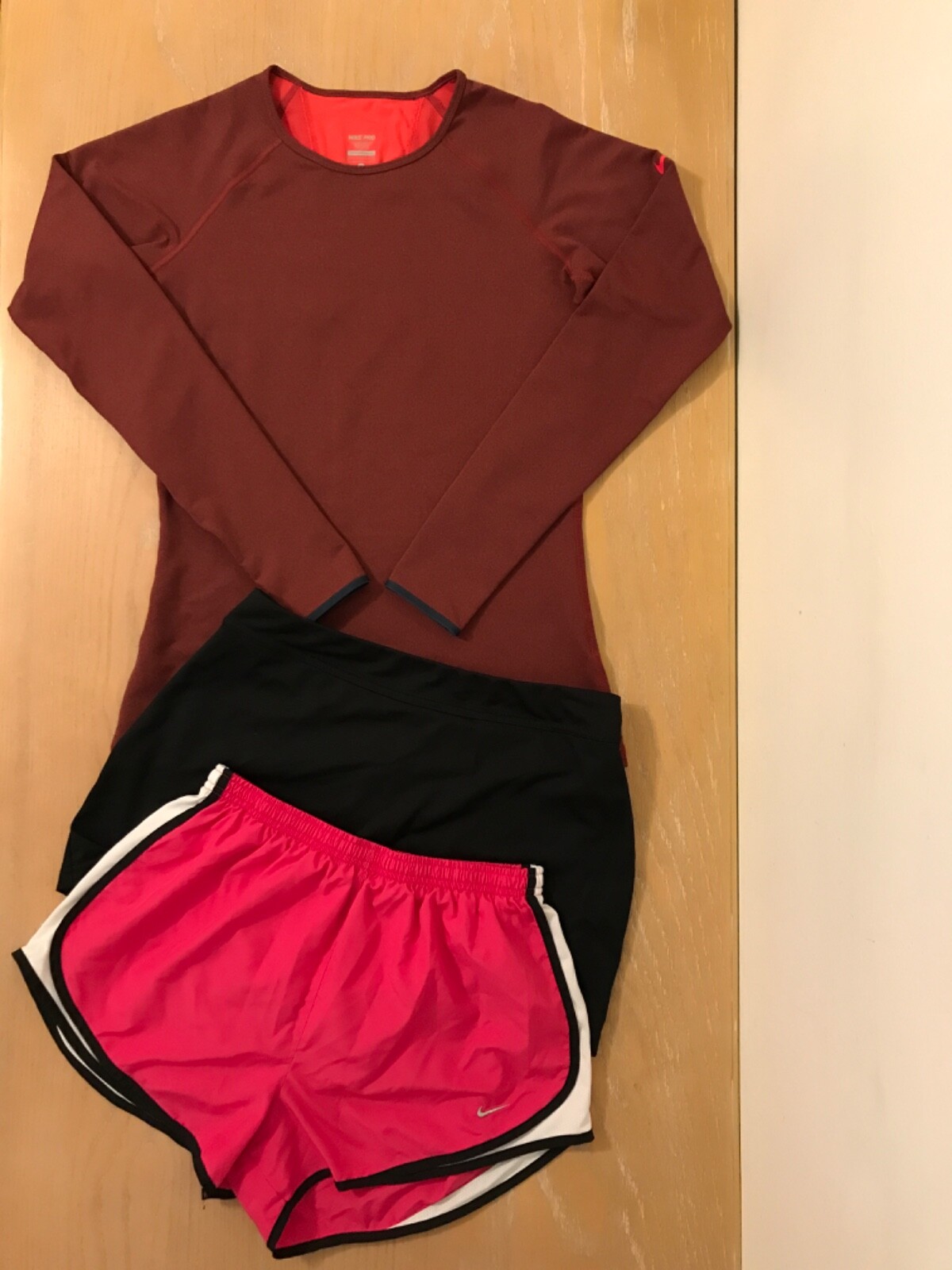 Nike & Reebok Ladies Fitness Wear Clothing Lot of 3 Size Medium, Large