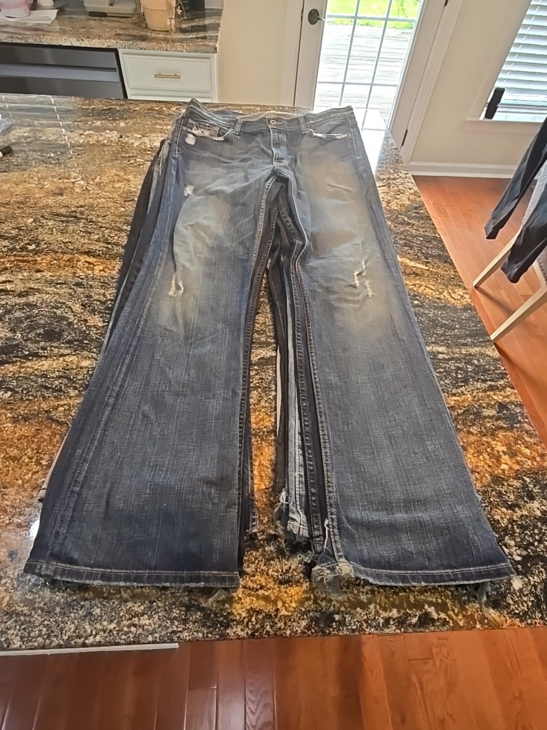 Wholesale Lot 17 Men&rsquo;s Jeans Mixed Sizes BKE, Levi&rsquo;s, Express & More Mid 2000s