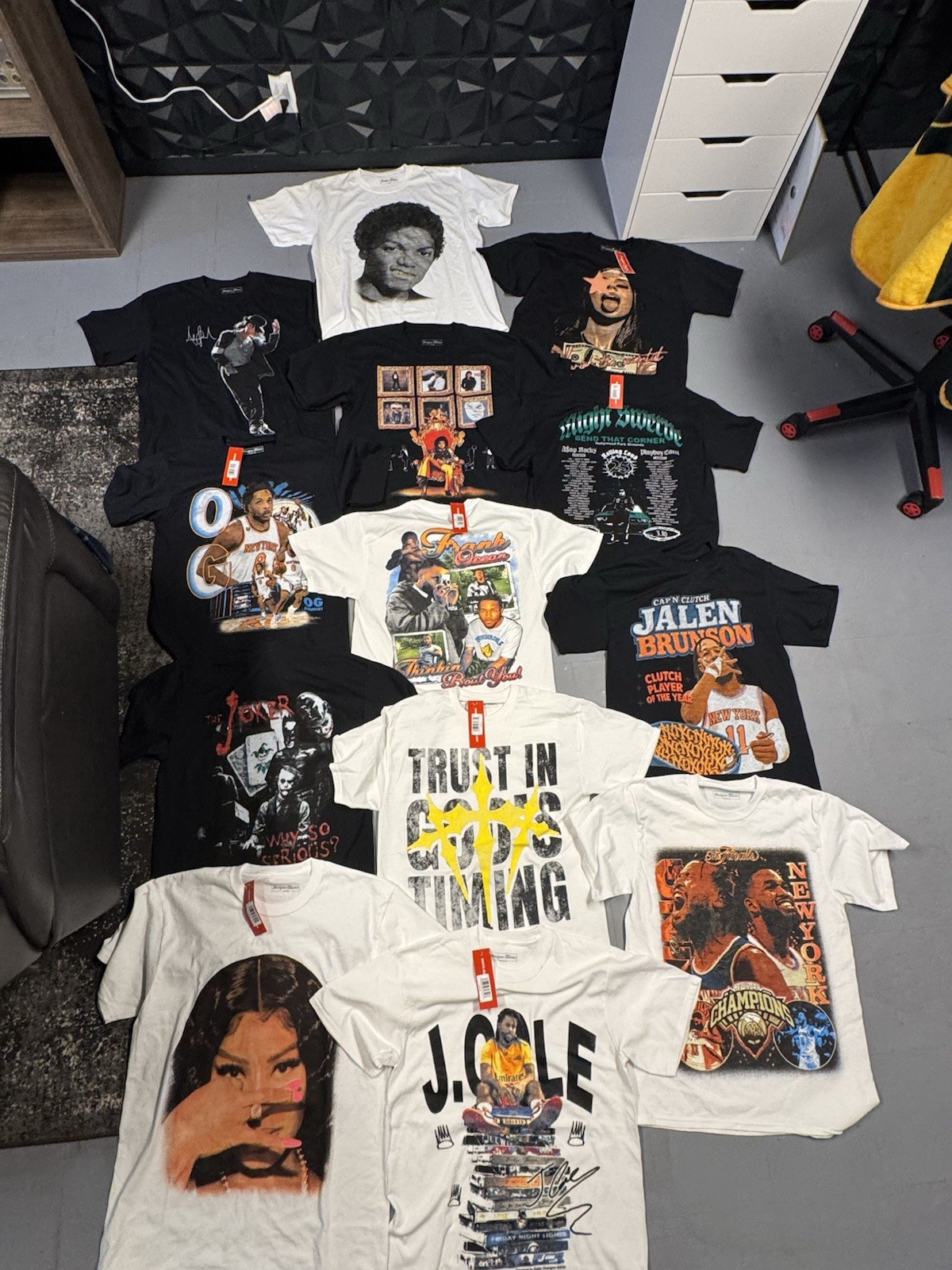 graphic tee bundle, 8 mediums, 5 larges TAKE THEM ALL