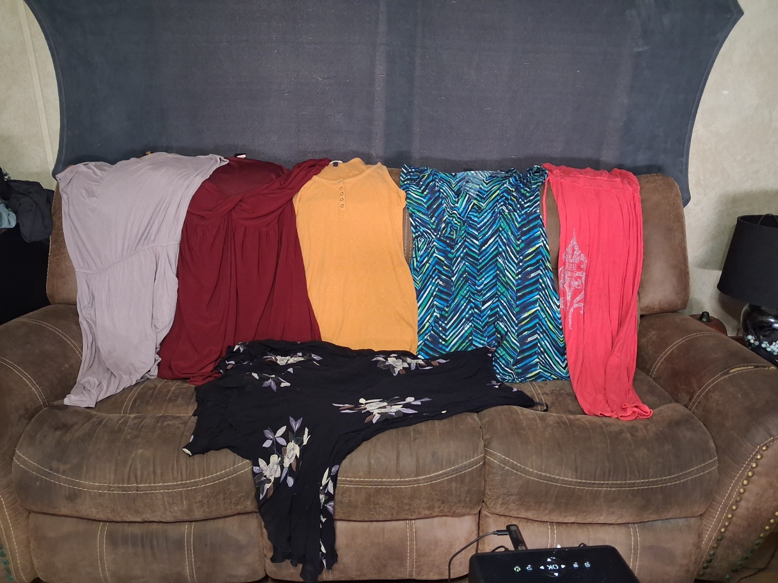 Women&rsquo;s Mixed Clothing Lot Assorted Dresses Tops Multicolor Solid Chevron Floral