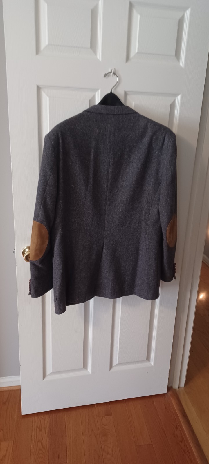 Mens clothes shirts XL, pants 38/32 40/32, jackets 42 long. Very good condition