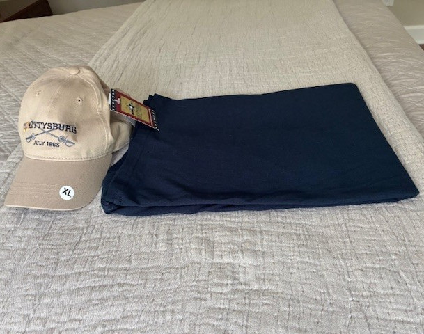 2017 GETTYSBURG NWT XL CAP W/FLAG PIN; NWOT XL NAVY BLUE COTTN T-SHIRT ORIG. OWN