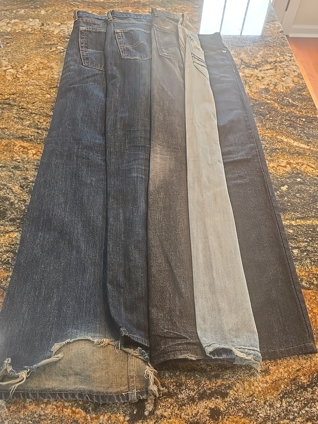 Wholesale Lot 17 Men&rsquo;s Jeans Mixed Sizes BKE, Levi&rsquo;s, Express & More Mid 2000s