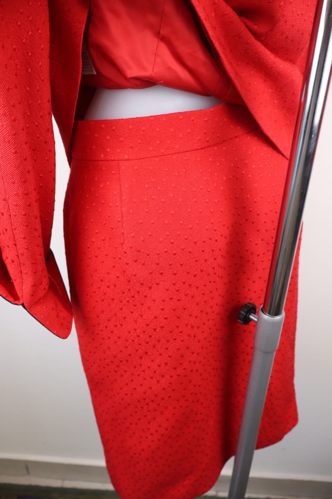 LOUIS FARAUD 2-Piece Suit Set Womens Size 40 Wool Silk Red V-Neck Blazer Skirt