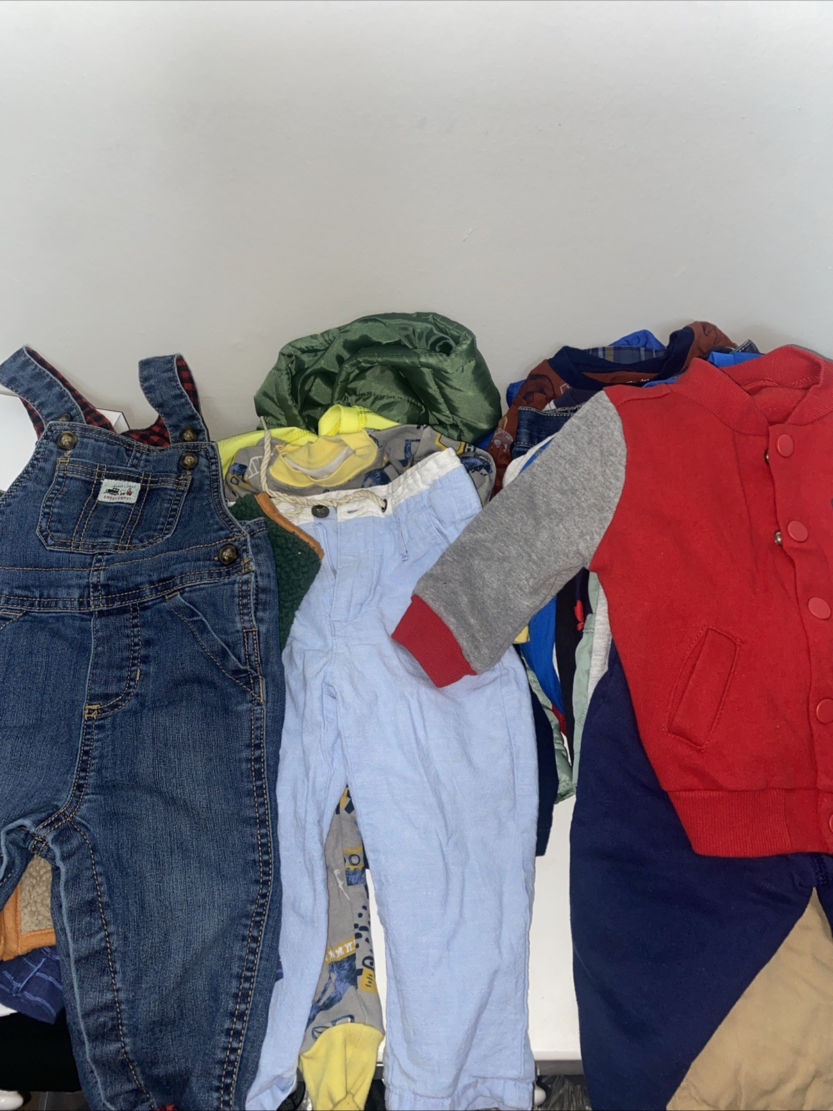 Lot of boy&rsquo;s clothing, sizes 9, 12 & 18 months, assorted brands 36 Pieces