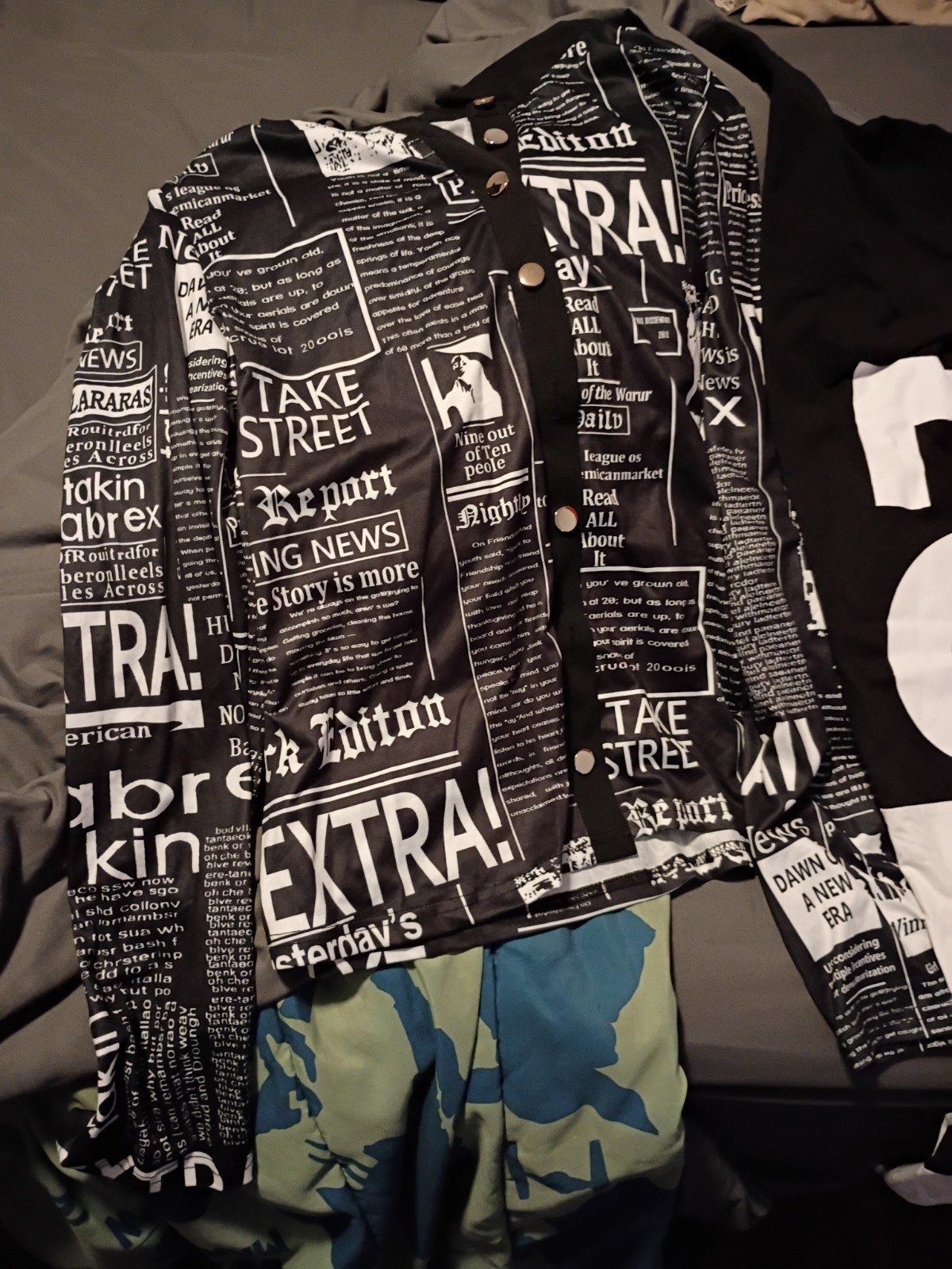 Mixed Clothing Lot Size L: Newsprint Graphic & Plaid Shirts