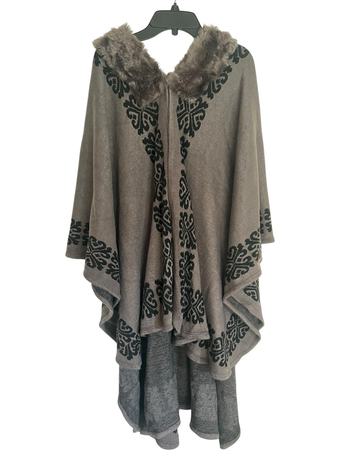 WHOLESALE LOT OF 12 SOFT & BEAUTIFUL Tribal Sweater PONCHOS Asst Colors NWT