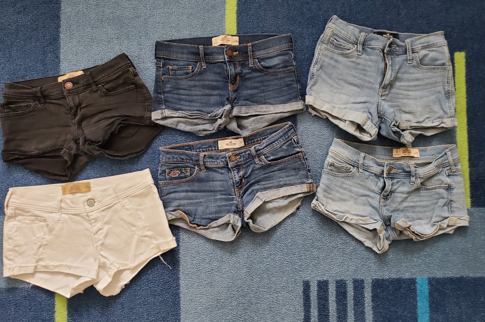 Hollister Women&rsquo;s Clothing Lot XS/S Tops & Size 3 Shorts (9 Pieces)