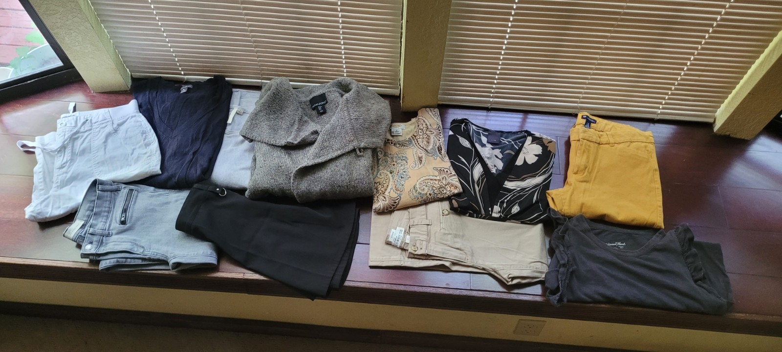 Women&rsquo;s Lot Bundle Medium 8/10 Talbots Old Navy Cynthia Rowley Eddie Bauer