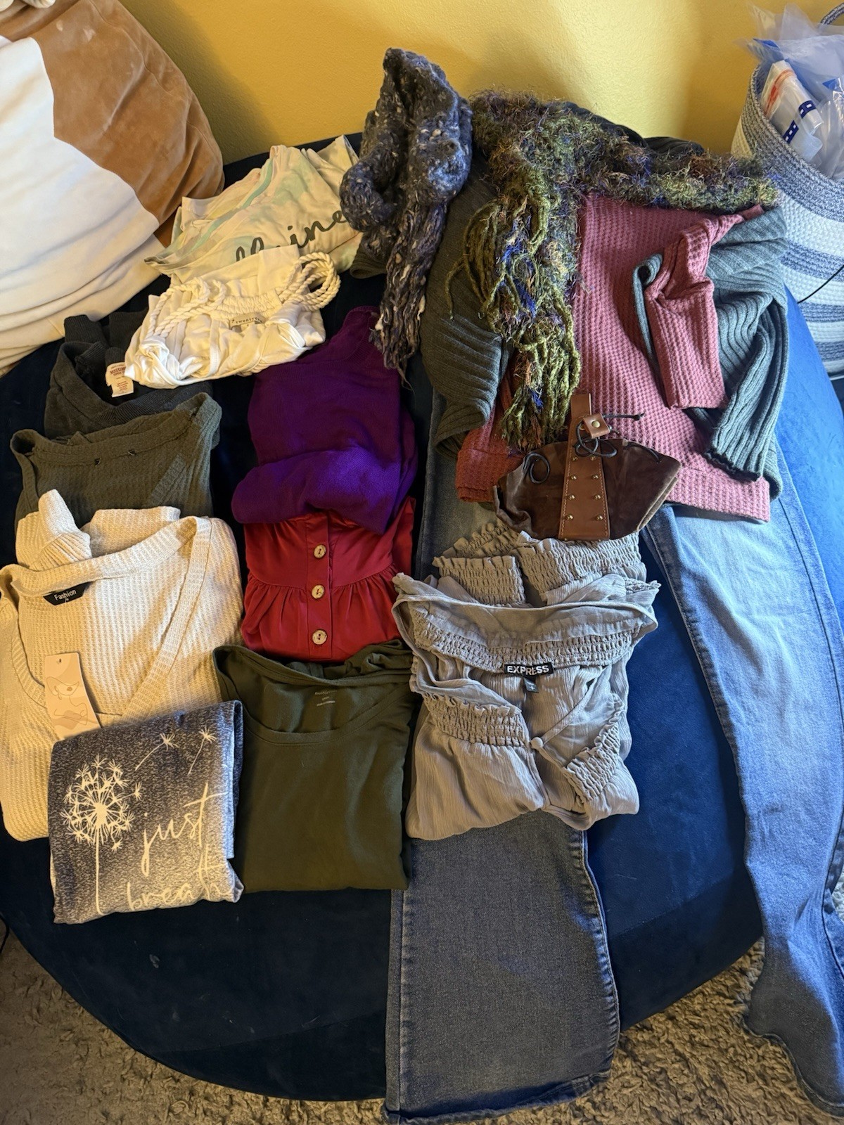 Women’s Clothes Lot! sizes Small And Medium! (mix Of Used And New Clothes)😊