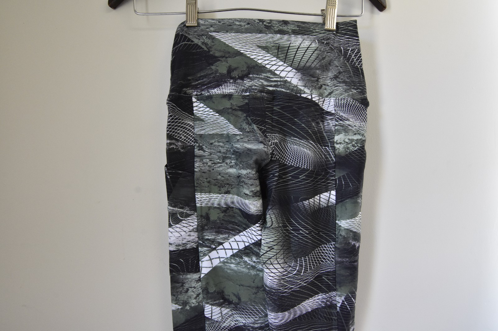 Wholesale Lot 25 New NWT Lycra Capri Pants Leggings Reseller Live Seller Whatnot