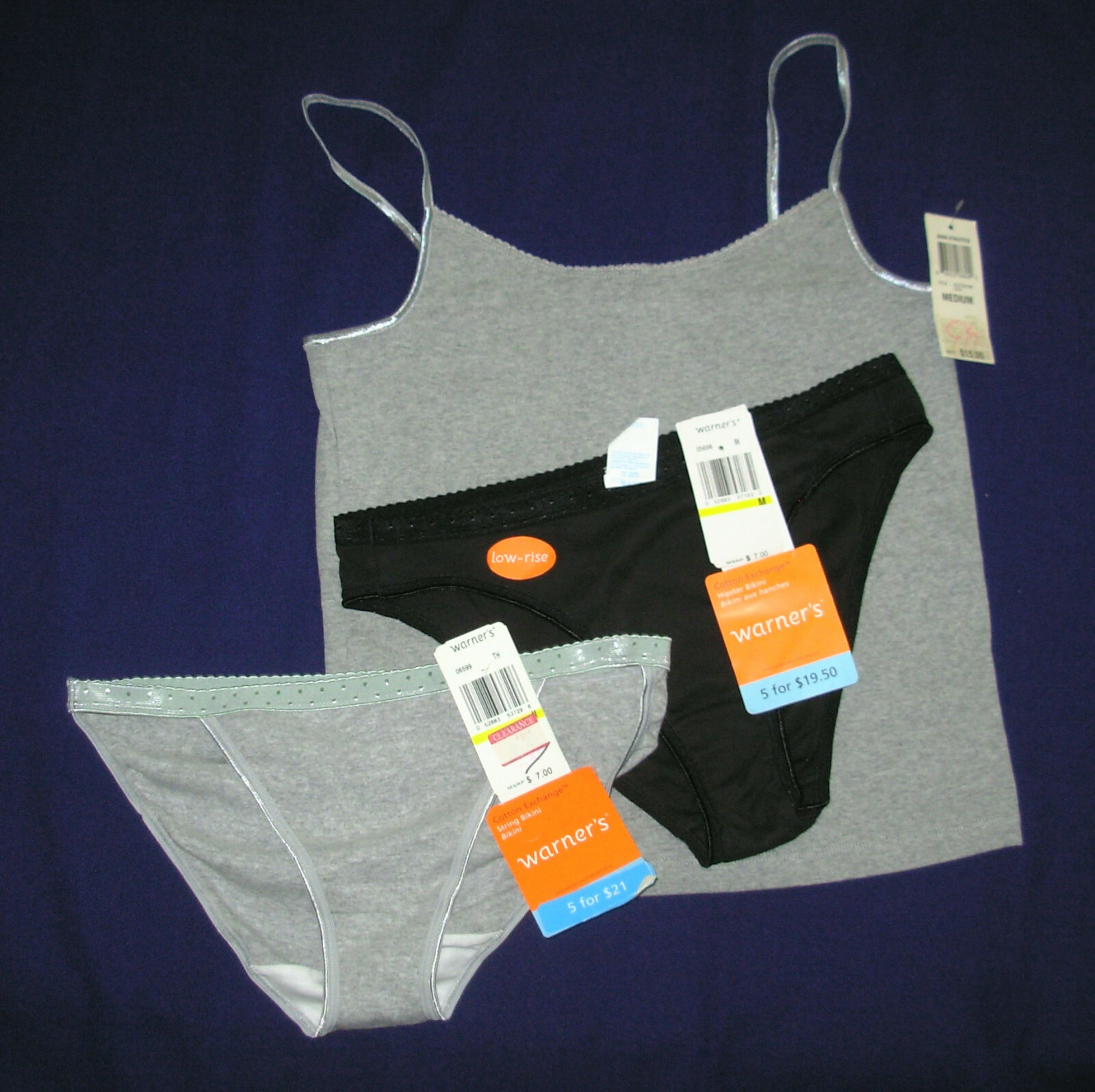 Jenni Camisole Sleep Top / Warner&rsquo;s Hipster String Bikini Panties Gray Black M