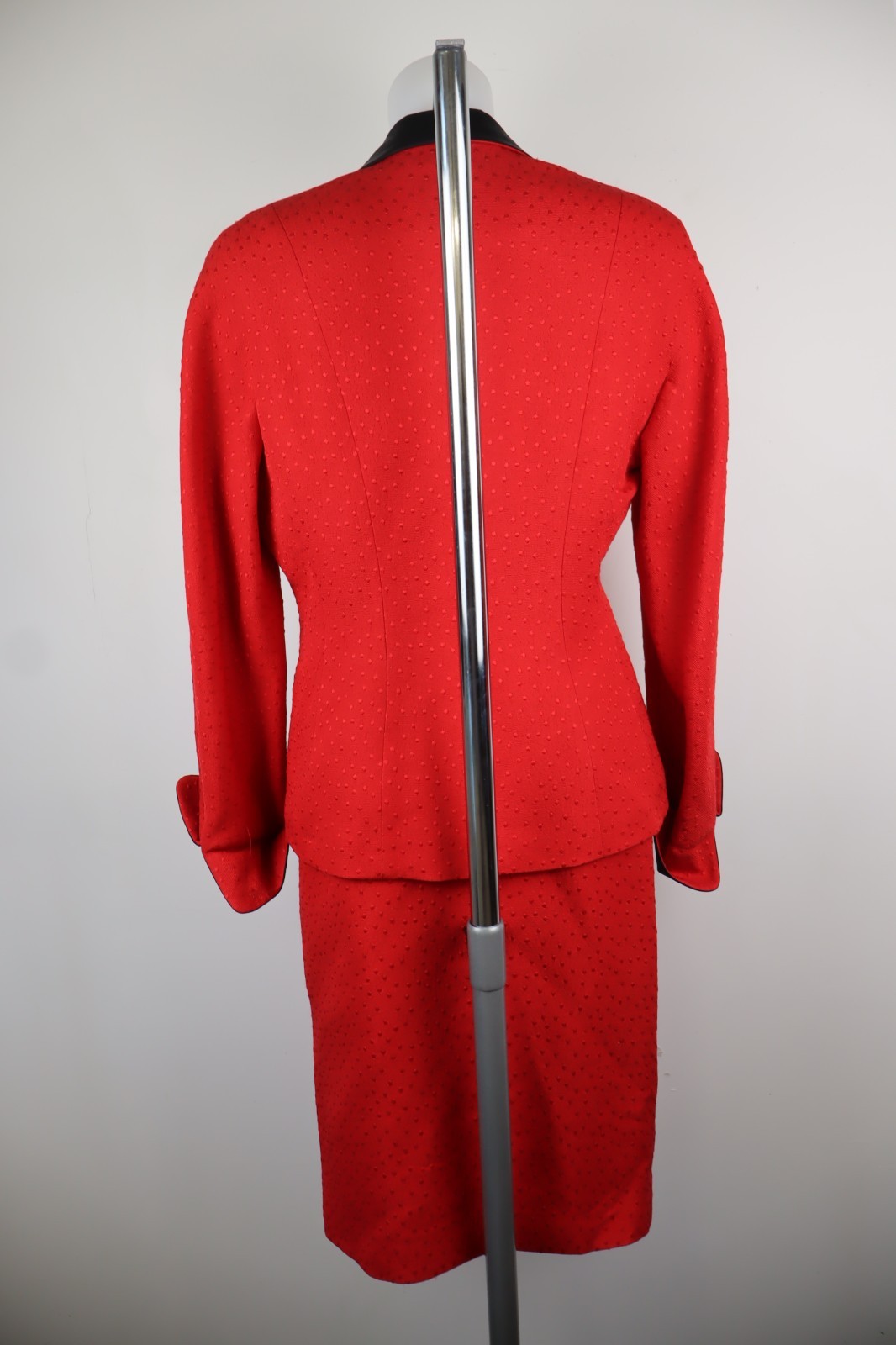 LOUIS FARAUD 2-Piece Suit Set Womens Size 40 Wool Silk Red V-Neck Blazer Skirt