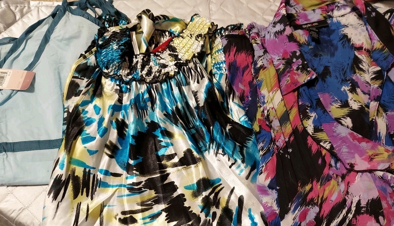 New/Pre-owned Reseller’s Lot 24 Women’s Clothing Tops Various Sizes & Brands