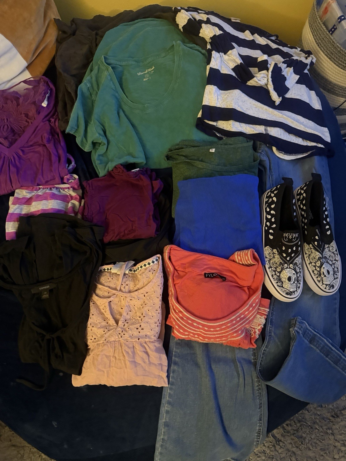 Women’s Clothes Lot! sizes Small And Medium! (mix Of Used And New Clothes)😊