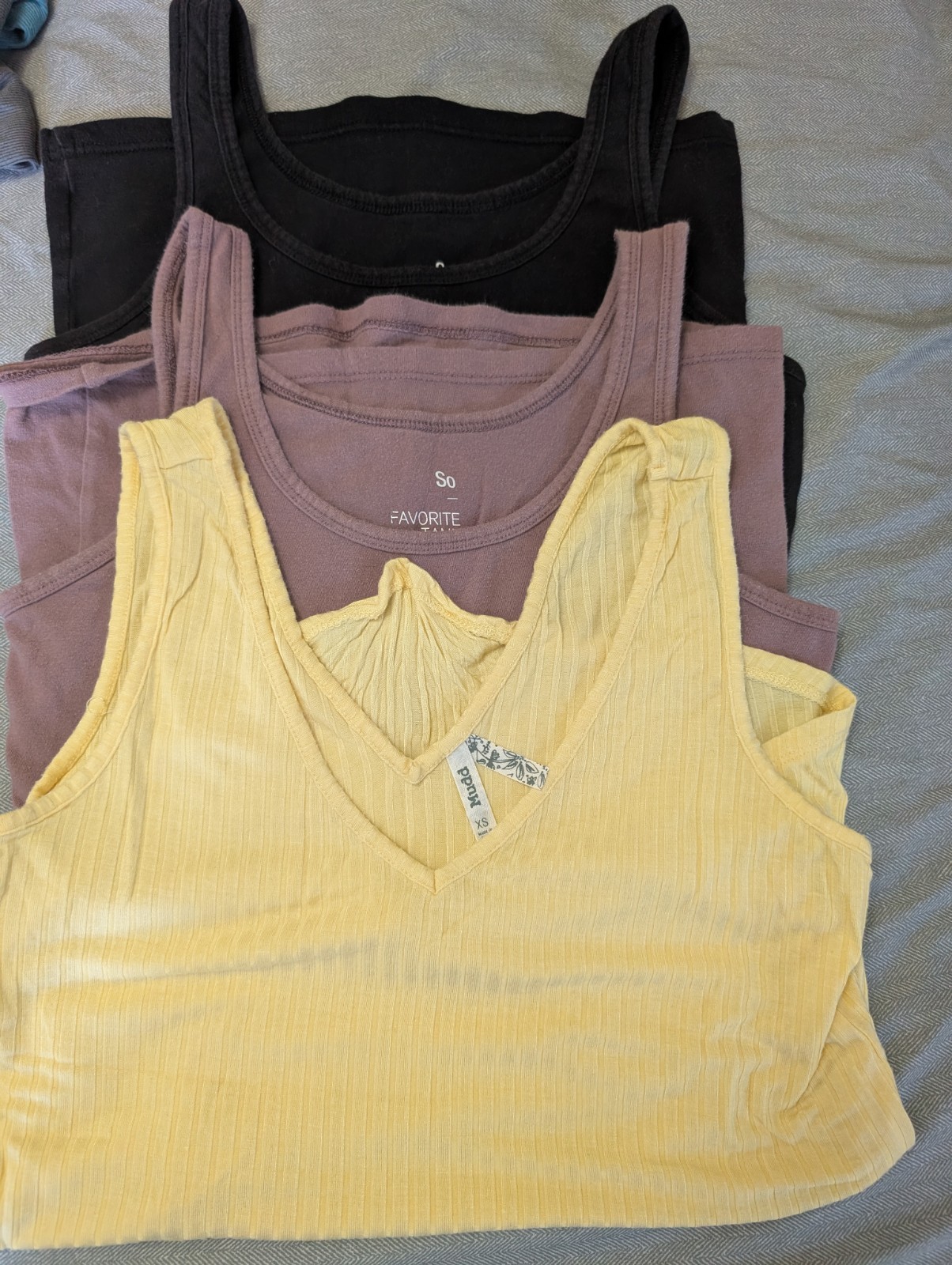 Lot Of 32 Size S Womens – Juniors Clothing Mixed Seasons Lot AE Old Navy Aerie