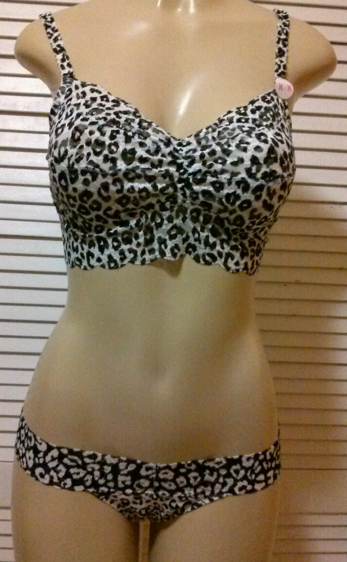 VICTORIA SECRET « NEW PINK » BLACK WHITE ANIMAL SET LACE THONG & BRALETTE SIZE M